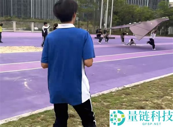 深圳高中生创纪录！成功试飞全球最大纸飞机（翼展 6.06 米）