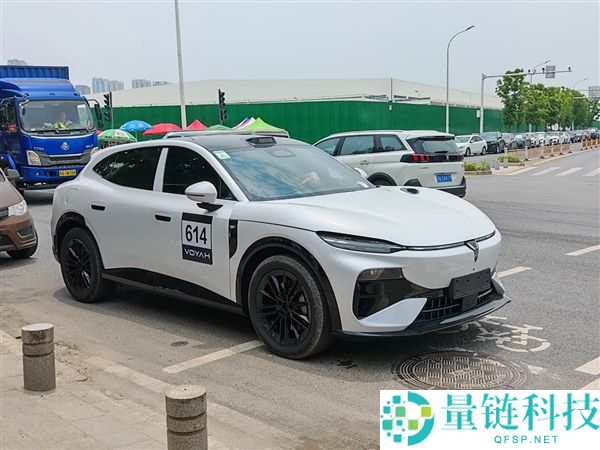 岚图追光S国产FUV实车曝光 运动造型帅气引关注