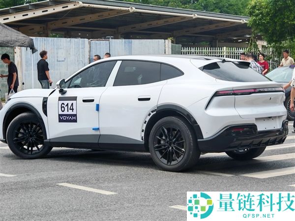 岚图追光S国产FUV实车曝光 运动造型帅气引关注