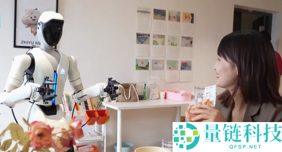 全国首台家庭通用机器人登陆武汉：轻松洗碗叠衣的智能助手