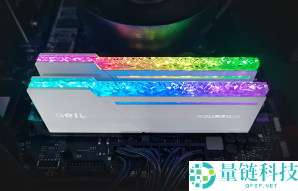 金邦推出32GB DDR5-6000“镶钻”内存，售价2399元