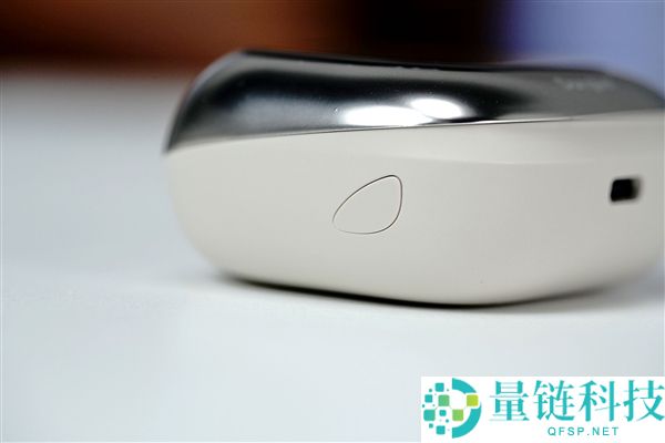 当贝Air 1S耳机图赏：耳机盒与妙控屏完美结合