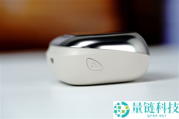 当贝Air 1S耳机图赏：耳机盒与妙控屏完美结合