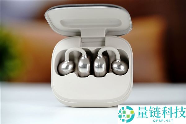 当贝Air 1S耳机图赏：耳机盒与妙控屏完美结合