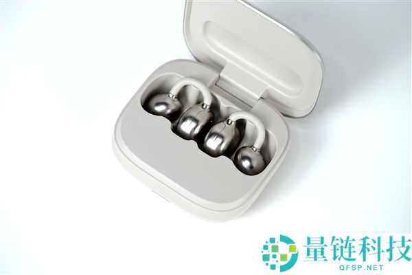 当贝Air 1S耳机图赏：耳机盒与妙控屏完美结合