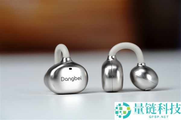 当贝Air 1S耳机图赏：耳机盒与妙控屏完美结合