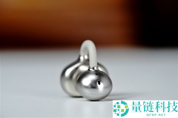 当贝Air 1S耳机图赏：耳机盒与妙控屏完美结合