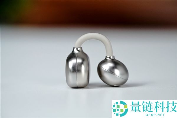 当贝Air 1S耳机图赏：耳机盒与妙控屏完美结合