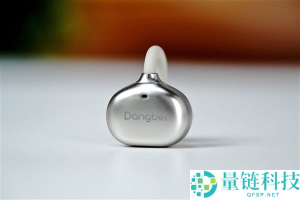 当贝Air 1S耳机图赏：耳机盒与妙控屏完美结合