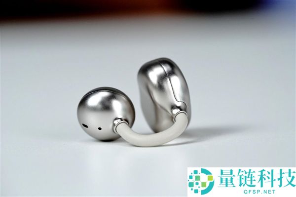当贝Air 1S耳机图赏：耳机盒与妙控屏完美结合