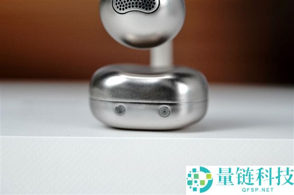 当贝Air 1S耳机图赏：耳机盒与妙控屏完美结合