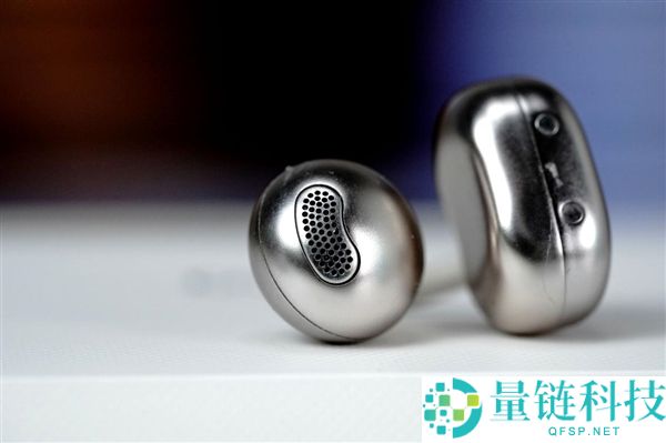 当贝Air 1S耳机图赏：耳机盒与妙控屏完美结合