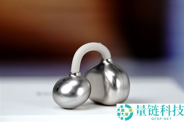 当贝Air 1S耳机图赏：耳机盒与妙控屏完美结合