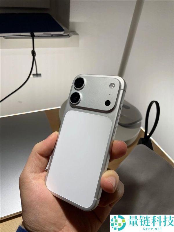 iPhone 18规范版外观曝光：横向大矩阵模组设计与双摄版17 Pro相似