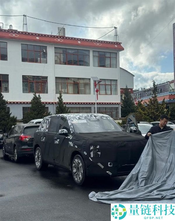 鸿蒙智行尊界SUV新车谍照曝光：尾灯设计与V800相同