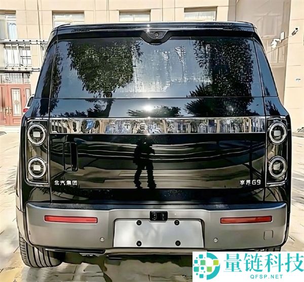 享界G9尾部实车照片曝光：后备箱侧开门设计揭秘