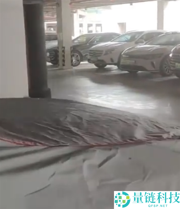 台风来袭，男人将18万星越L藏于停车场顶楼，珍惜爱车的故事
