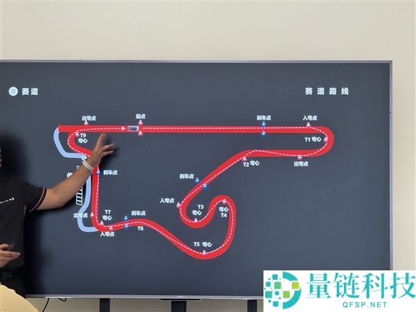 腾势汽车全球首批闪充车型在郑州站交付，车主告别加油站