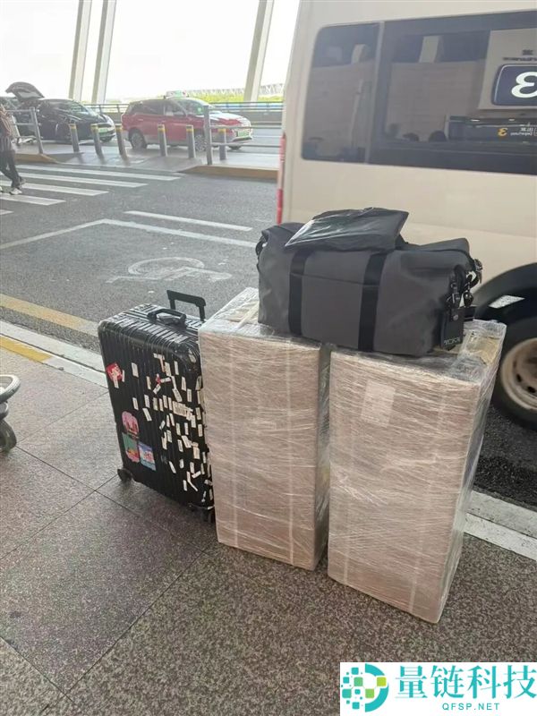 男人从上海带两台挪动空调到巴黎：每台仅需1545元，天天使用的选择