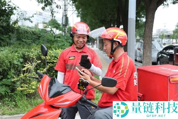 京东投资亿元助力一线外卖小哥抗击盛夏炎热：提供冰饮和防暑物资