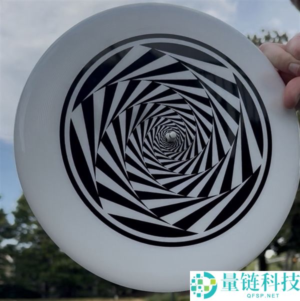 苹果AirPods被改装成飞盘追踪器：最残酷的使用方式，速度与滞空测量全解析
