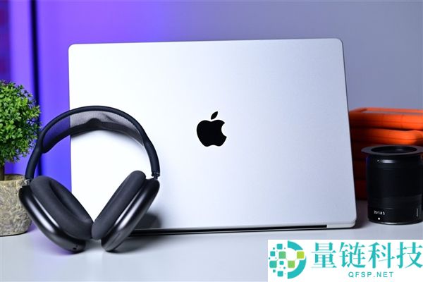 苹果发布新款Mac，触控屏、OLED与M7芯片全新升级！