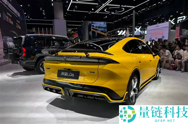 深蓝L06赛道希奇版车展亮相：碳纤维大尾翼助力最大100kg下压力