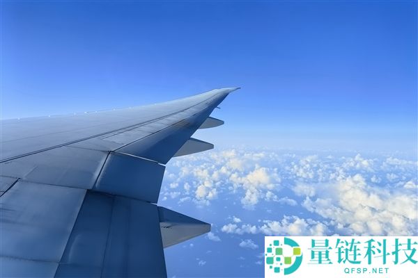 “东航率先调整机票退改新规范：订票1小时内退票扣90%引发热议”