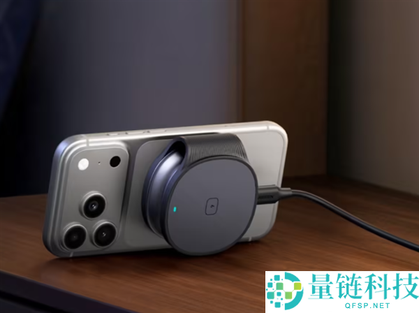 绿联发布新款二合一折叠无线充电器：支持25W Qi2.2磁吸充电