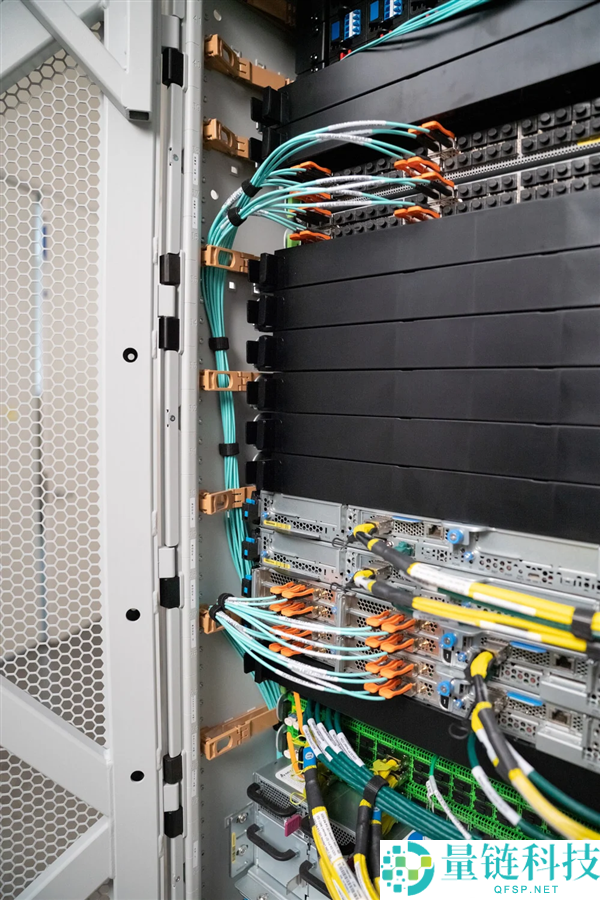 AWS第二代Outposts单机柜上市，算力翻倍至2688个vCPU