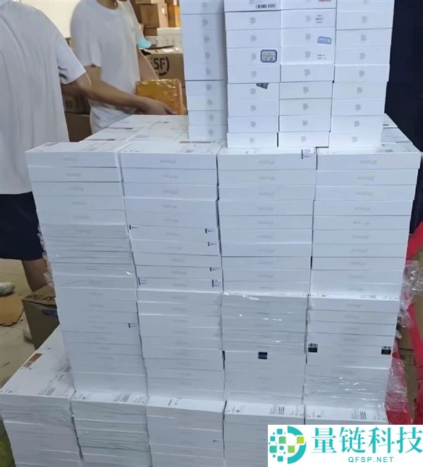 商家投资200万囤积iPhone 17，预期三五天赚十几万却面临卖一台亏一台的困境