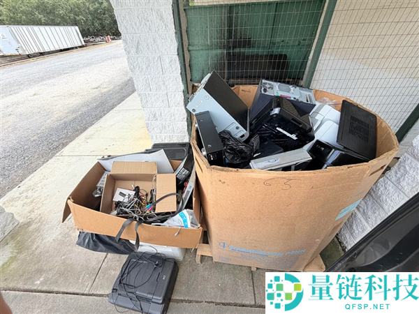 富人区渣滓桶的惊人发现：海外渣滓佬分享捡到的CPU、内存、SSD和显卡经历