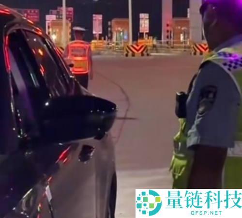 男人醉驾昏睡报警自首，110成紧急联络人引发关注