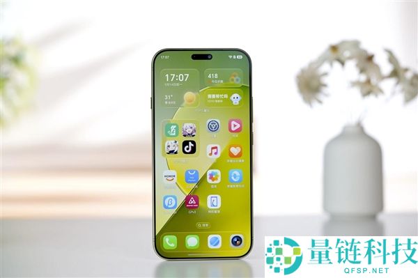 光荣Magic9 Pro Max图赏：灵感源自阿莱经典影片机
