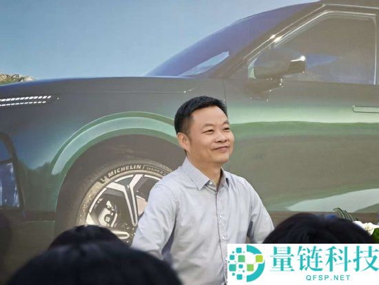 何小鹏解析与尹正合作感受：与欧阳娜娜的不同体验