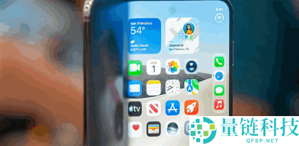 苹果副总裁揭秘：iPhone Duo哑光磨砂膜保护折痕，铰链稳固性优于竞争对手