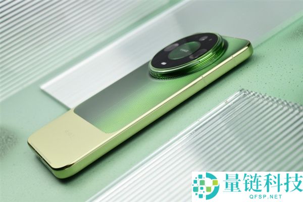 华为Mate 90 Pro Max典藏版评测：翡冷翠色彩惊艳与积木壳新玩法分析