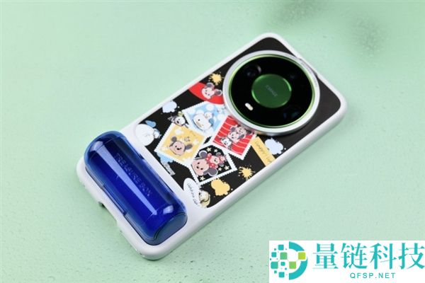 华为Mate 90 Pro Max典藏版评测：翡冷翠色彩惊艳与积木壳新玩法分析