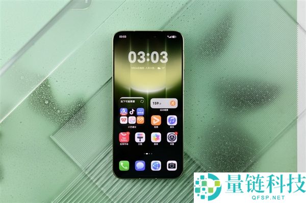 华为Mate 90 Pro Max典藏版评测：翡冷翠色彩惊艳与积木壳新玩法分析