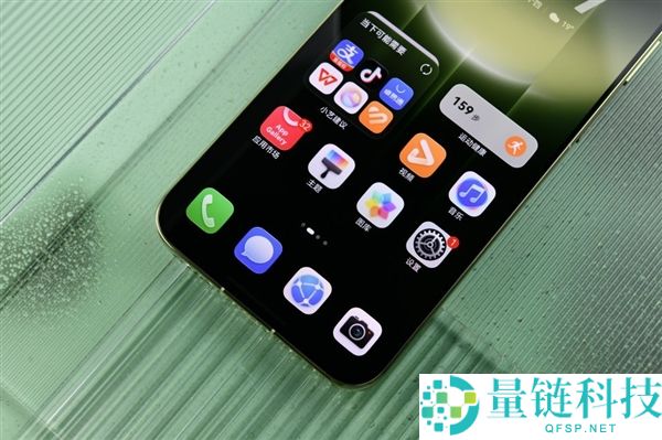 华为Mate 90 Pro Max典藏版评测：翡冷翠色彩惊艳与积木壳新玩法分析
