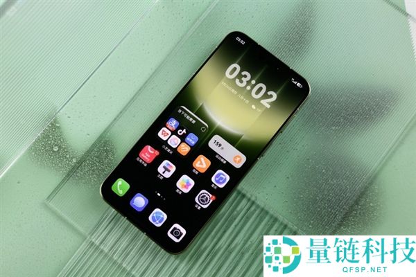 华为Mate 90 Pro Max典藏版评测：翡冷翠色彩惊艳与积木壳新玩法分析