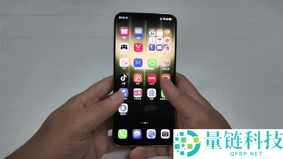 华为Mate 90 Pro Max典藏版评测：翡冷翠色彩惊艳与积木壳新玩法分析